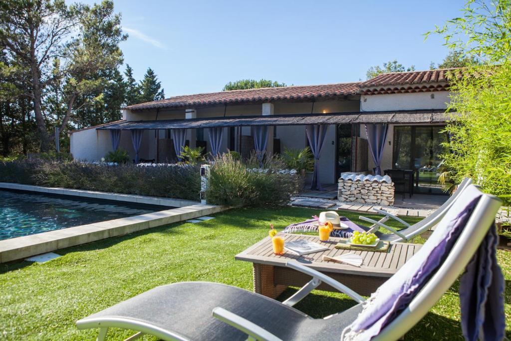 L'Auberge De L'Aubergine Eygalières Oda fotoğraf