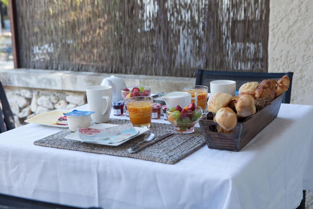 L'Auberge De L'Aubergine Eygalières Oda fotoğraf